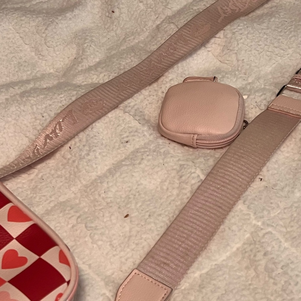 💕Host Pick💕Betsey Johnson Pink Checker Heart Crossbody Bag - Picture 14 of 15
